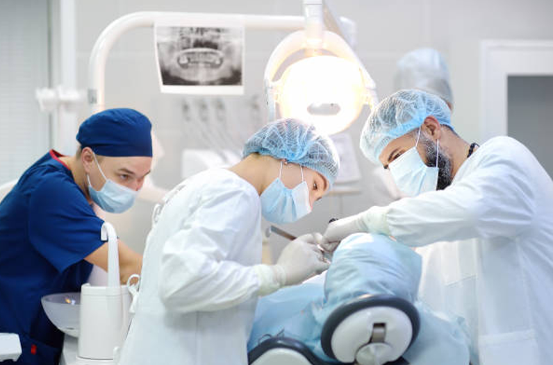 How to Choose the Right Dental Implant Team for a Lasting Smile